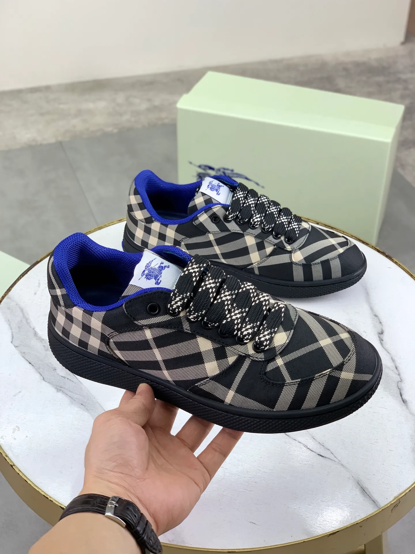 Factory price P580 [BURBERRY] Burberry - High-end quality original order (couples 🧑‍🤝‍🧑 style) - Upper: imported 🔝 original material - Lining: cowhide lining, feet; water-dyed cowhide - Outsole: ultra-light TPR rubber; two-color molded outsole - Ultra-high quality control, fine workmanship: highlighted (high-end, extravagance, grade) -Size: 35-46 (male 38 46 Female 35 40 Customized)·Color: 5️⃣colors available